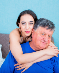 Beauty Lola Heffner fucks senior Eddie