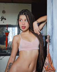 Selfie 4U: Pleasure In My Room