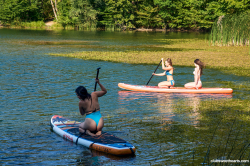 Three-girls,-one-SUP