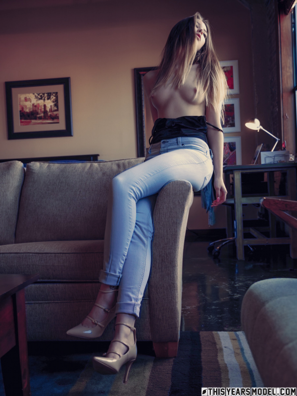 Lana Lea Has Beauty In The Jeans