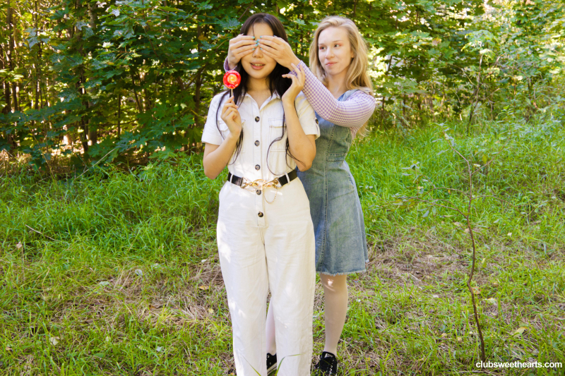 Brunette Asian Anna VS Blonde Alice