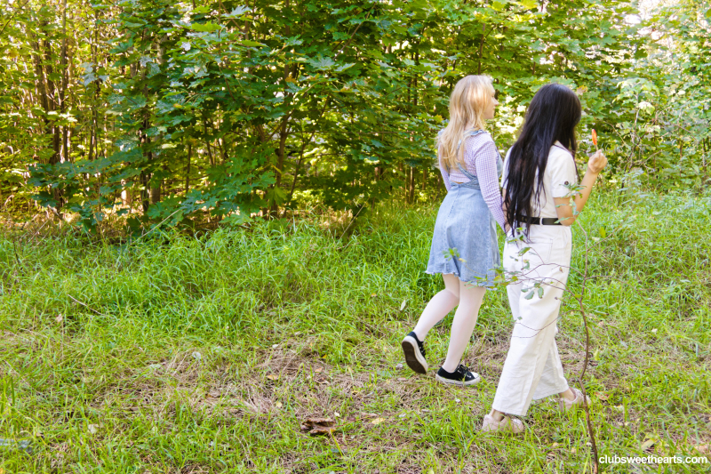 Brunette Asian Anna VS Blonde Alice