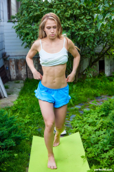Nika-Murr-makes-her-pussy-purr