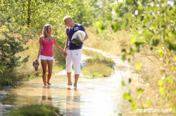 blonde-couple-in-outdoor-scene