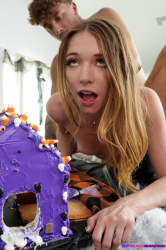 Stepsis Uses My Frosting To Decorate  S32:E5