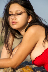 Cara--On-the-Side-of-the-Wall