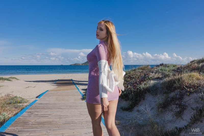 Erika Heiss: Naked Erika