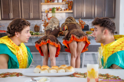Mom-Pussy-Makes-A-Perfect-Thanksgiving--S5:E3
