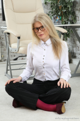 Secretary-Pantsuit-Red-Pantyhose