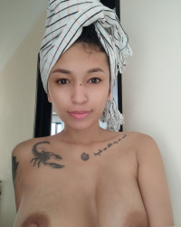 Selfie 4U: My Big Breasts