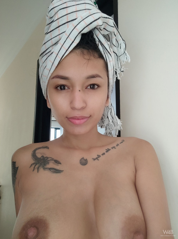 Selfie 4U: My Big Breasts