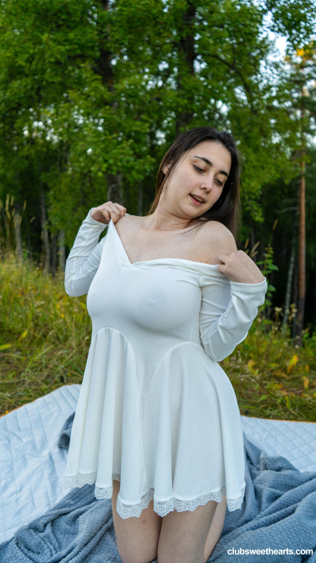 Busty Remido plays with her tits