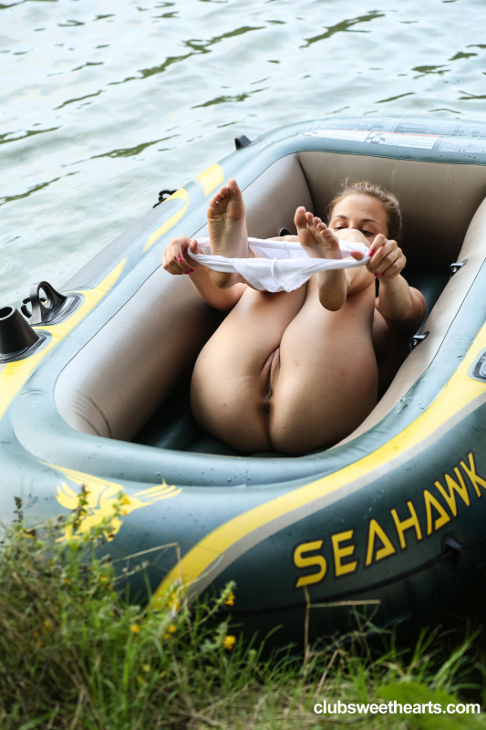 Big tit girl masturbating in a rowing boat