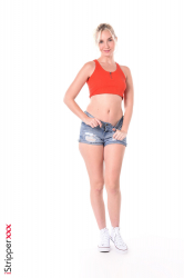 La-Jolie-Voisine
