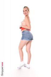 La-Jolie-Voisine