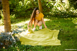 Cute-Molly-Kit-playing-on-her-blanky