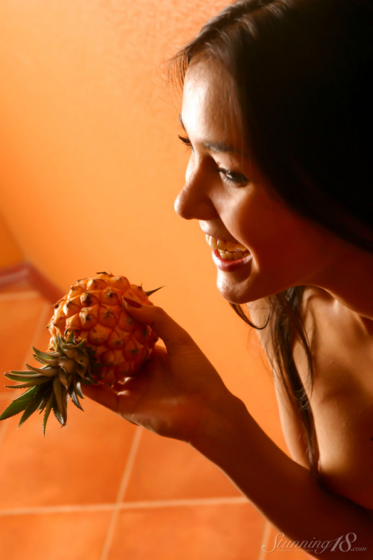 Clorina  Small Pineapple