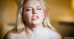 Curvy-Anna-Lynx-fucks-herself