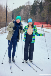Apres-Ski-flashing-with-Jane-White