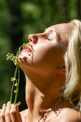 Nude-Posing-in-Nature