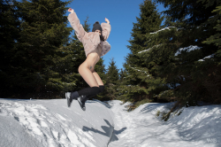 Peeing-In-The-Snow