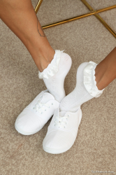 Sneakers-White-Ankle-Socks