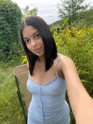 Selfie-4U:-Garden-Pee