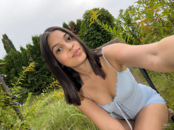 Selfie-4U:-Garden-Pee