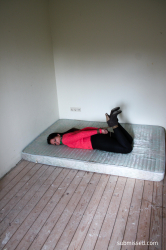 Lena-struggling-on-a-matras