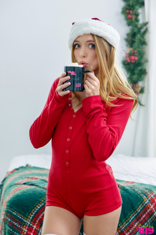 Getting Into Stepsisters Christmas Spirit  S39:E3