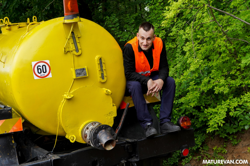 Lazy road worker fucking for free