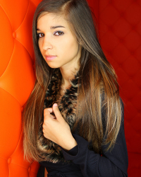 CASTING Nika