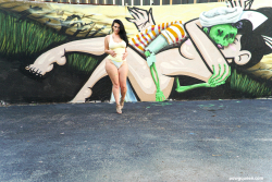 Pawg-beauty-posing-for-you