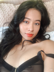 Leyla-Grey:-Selfie-4U:-Erotic-Greeting