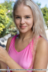 Blonde-Bombshell
