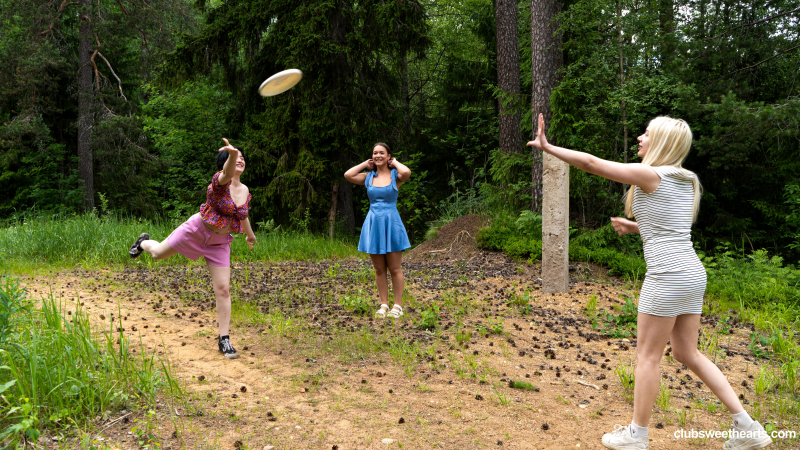Playing frisbee and licking pussy