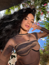 Dulce:-Selfie-4U:-Sweet-Under-The-Palm-Trees