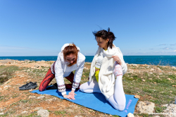 Hot-girls-do-yoga