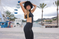 Her-Beautiful-Legs