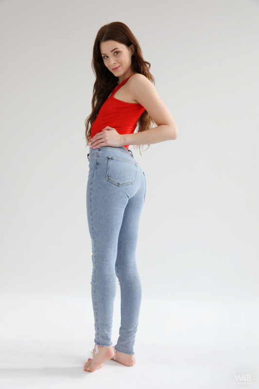 CASTING Lu Divine