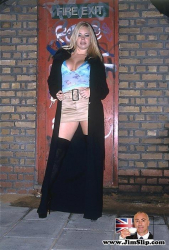 UK-streetwife-with-giant-juicy-jugs