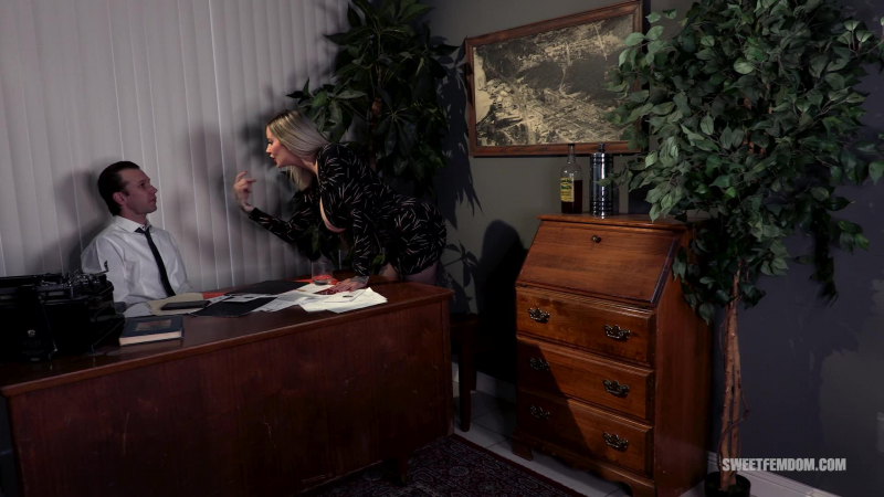 Hot Secretary: Using Her Boss’s Tongue