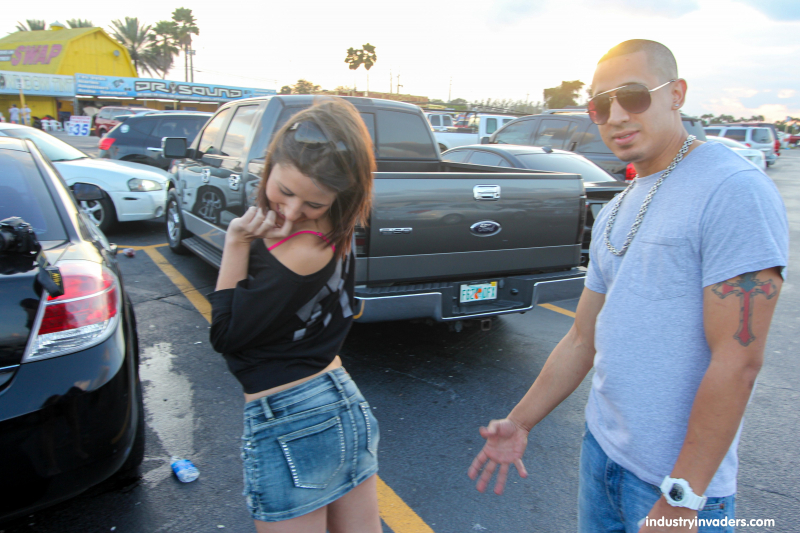 Missi Daniels Sucks a dick in public
