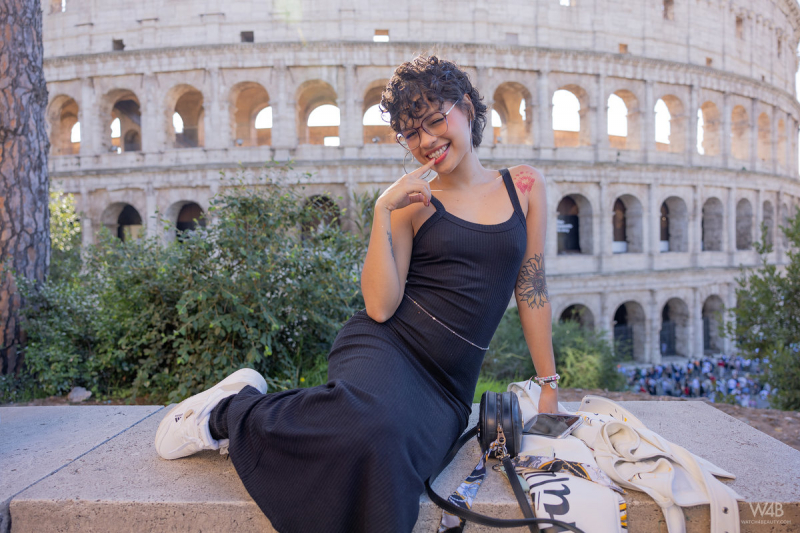 Lilith Baph: Horny In Rome