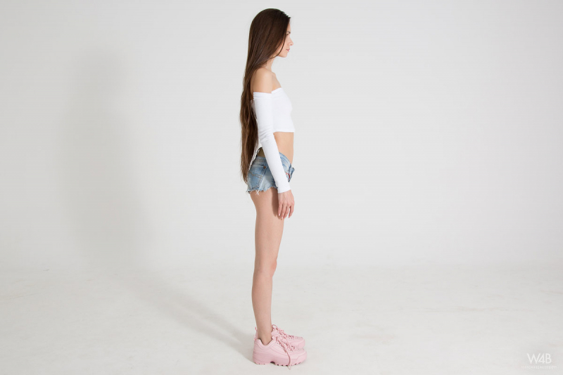 CASTING Leona Mia