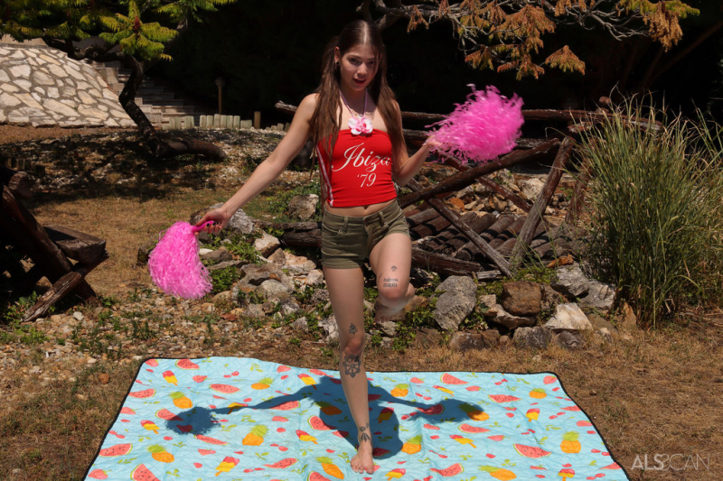 Pom Pom Away