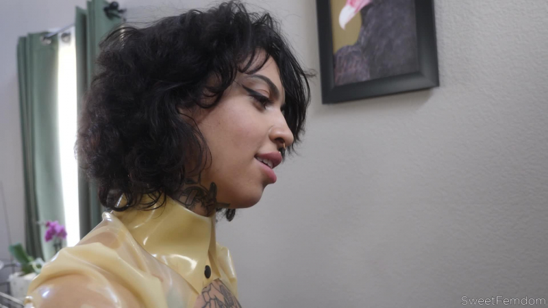 Ravyn Alexa Sensual Pegging in Latex