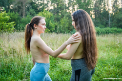 Nicole-and-Molly-are-too-hot-to-run