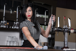 Sinfully-milf-Gina-calls-a-worker