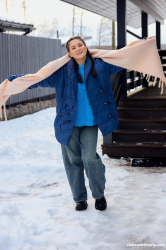 Amelia-Ost-in-winter-playground